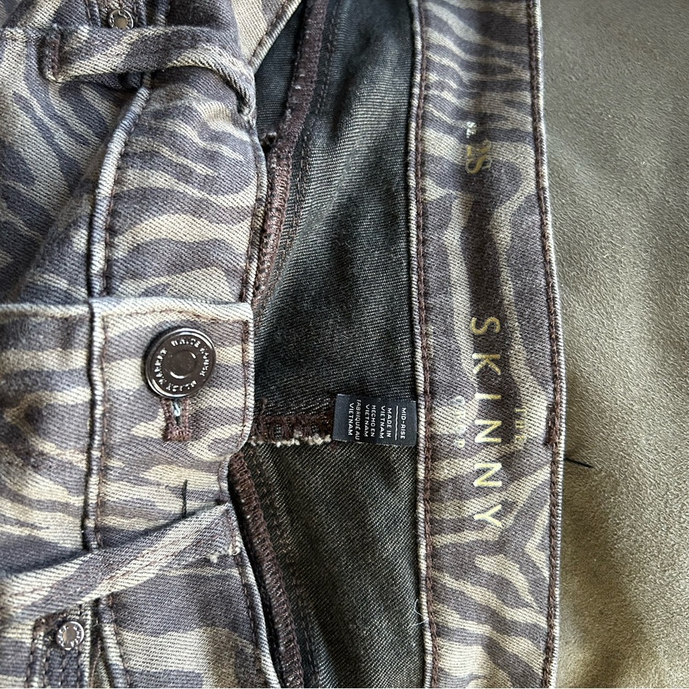 White House/Black Market The Skinny Crop Mid Rise Jeans: size 2S - Picture 5 of 5